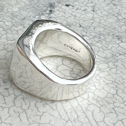 Lulu signet ring